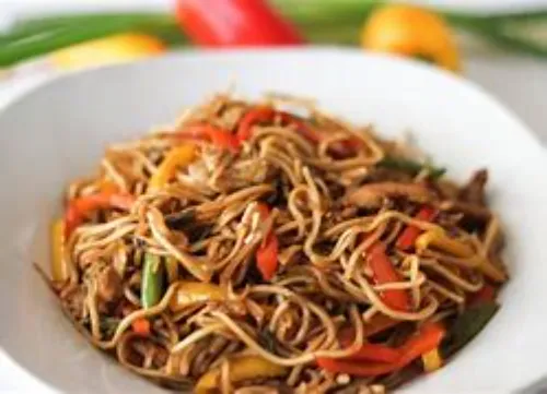 Schezwan Chicken Noodles (Large)